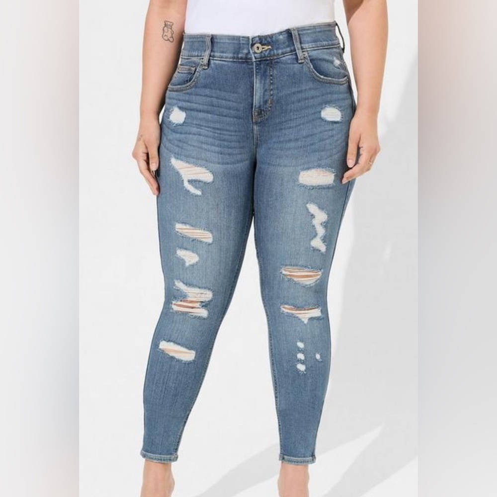 Torrid bombshell skinny premium shaping stretch distressed destructed jeans